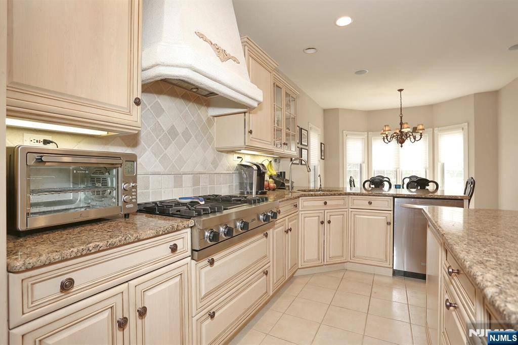 Park Ridge, NJ 07656,205 Bearwoods RD