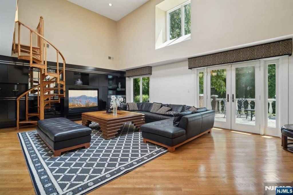 Franklin Lakes, NJ 07417,425 Saddle Back TRL
