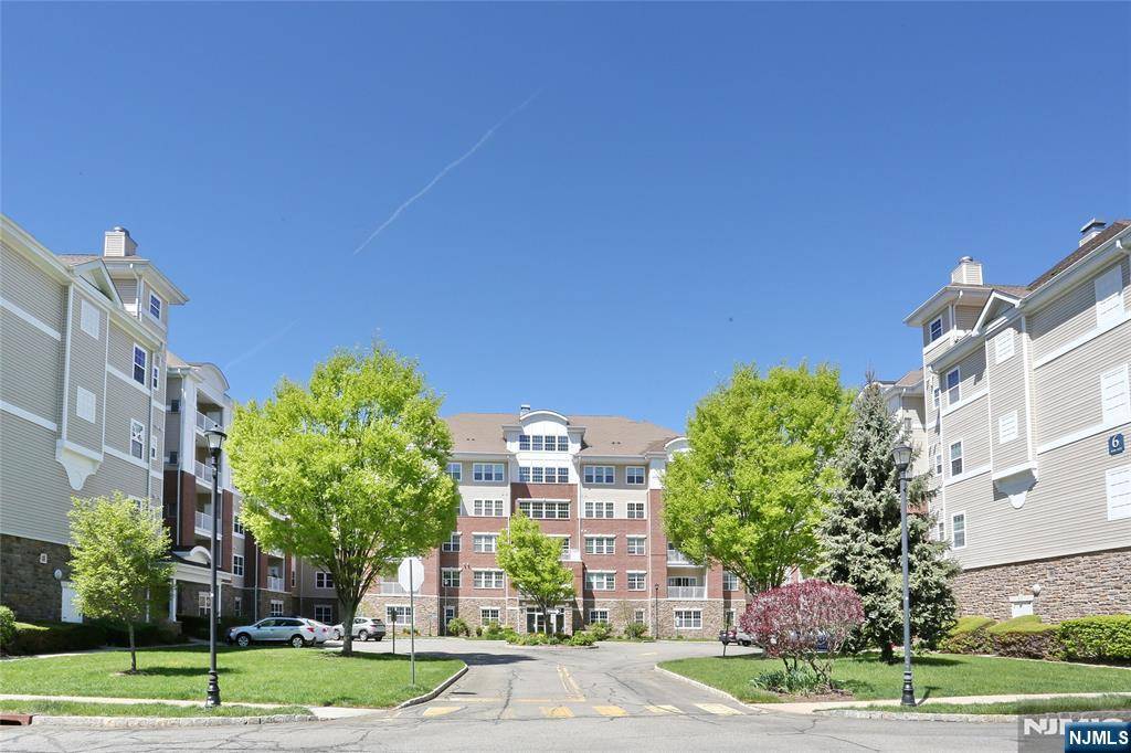 Wanaque, NJ 07465,6121 Warrens WAY