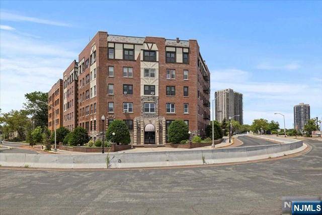 North Bergen, NJ 07047,7435 Boulevard East #36
