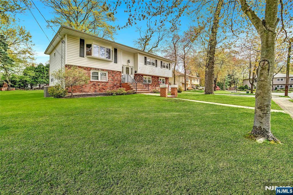 Paramus, NJ 07652,144 Caroline RD