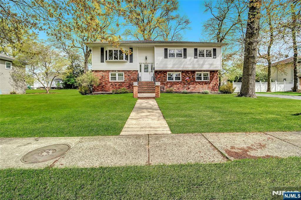 Paramus, NJ 07652,144 Caroline RD
