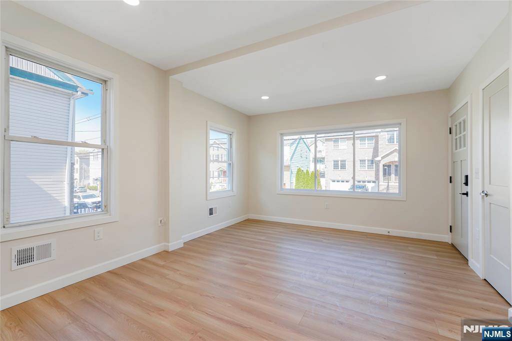 Kearny, NJ 07032,540 Elm ST #1