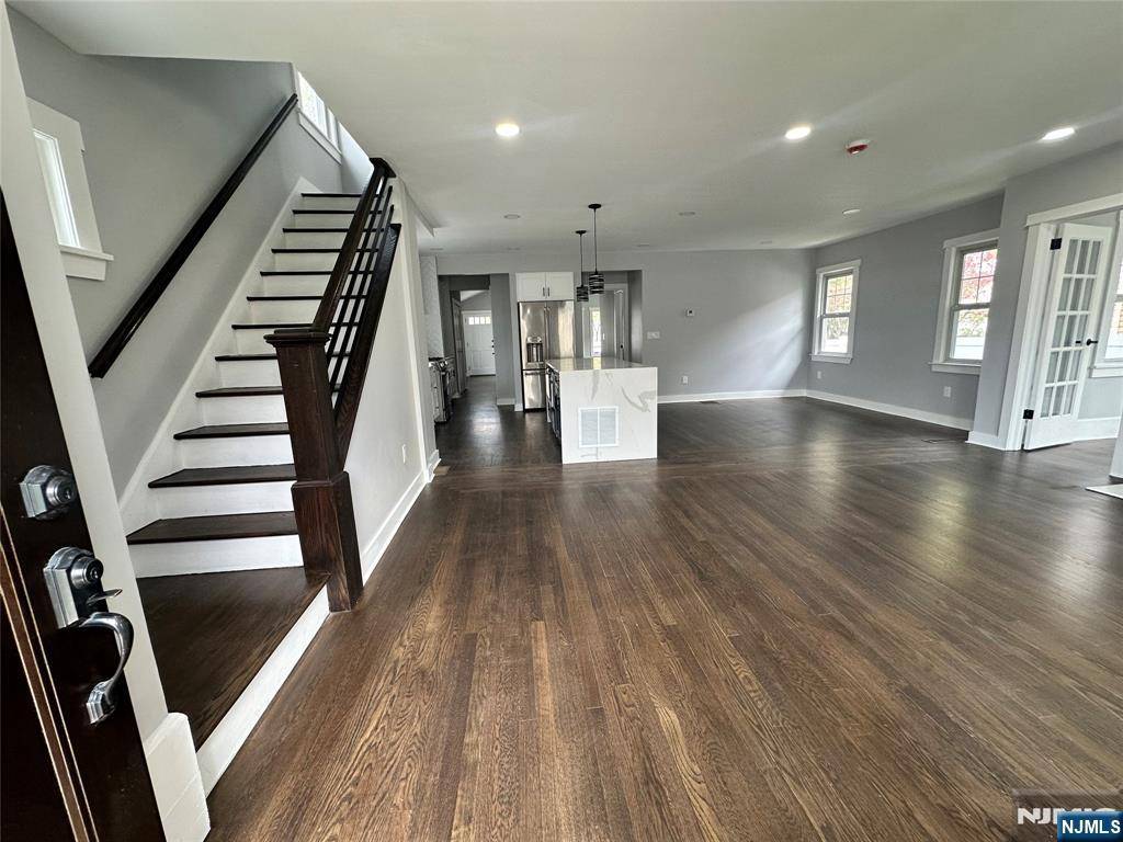 Teaneck, NJ 07666,153 West Forest AVE
