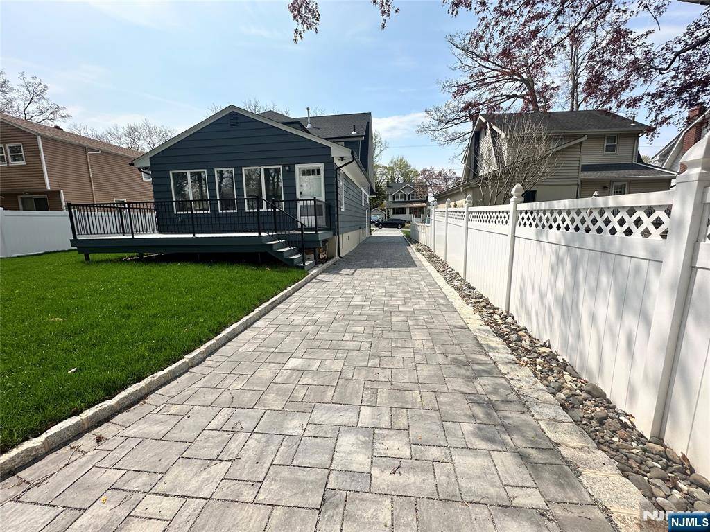 Teaneck, NJ 07666,153 West Forest AVE