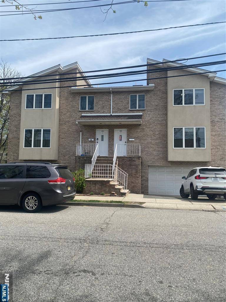 Palisades Park, NJ 07650,171 Roosevelt PL #B