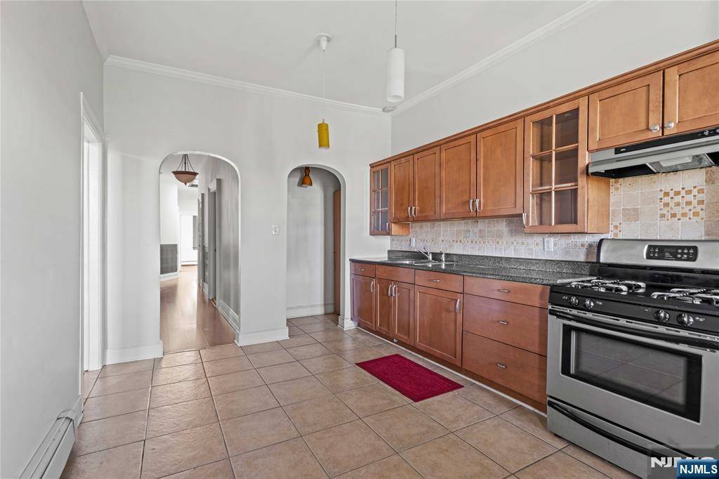 Weehawken, NJ 07086,415 Gregory AVE #2