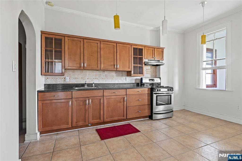 Weehawken, NJ 07086,415 Gregory AVE #2