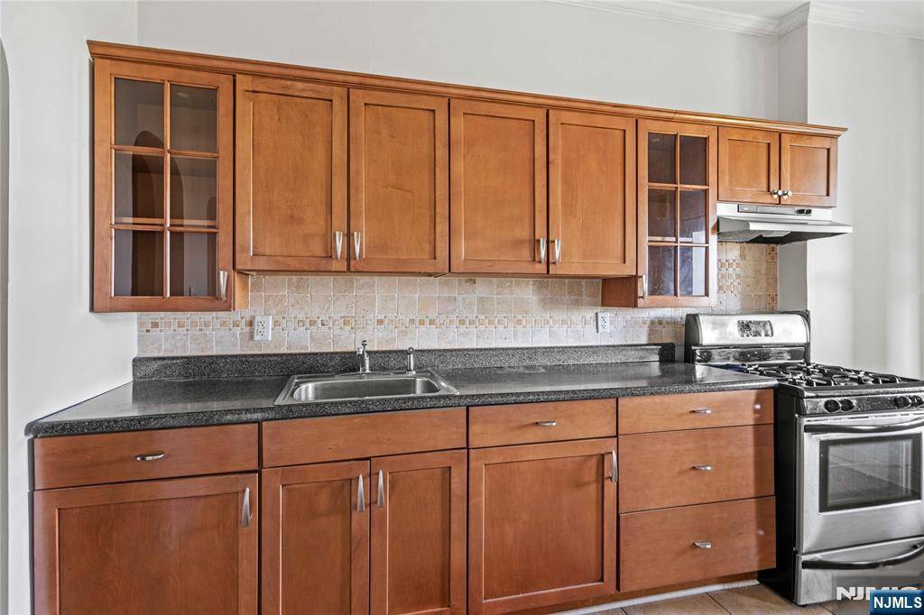 Weehawken, NJ 07086,415 Gregory AVE #2