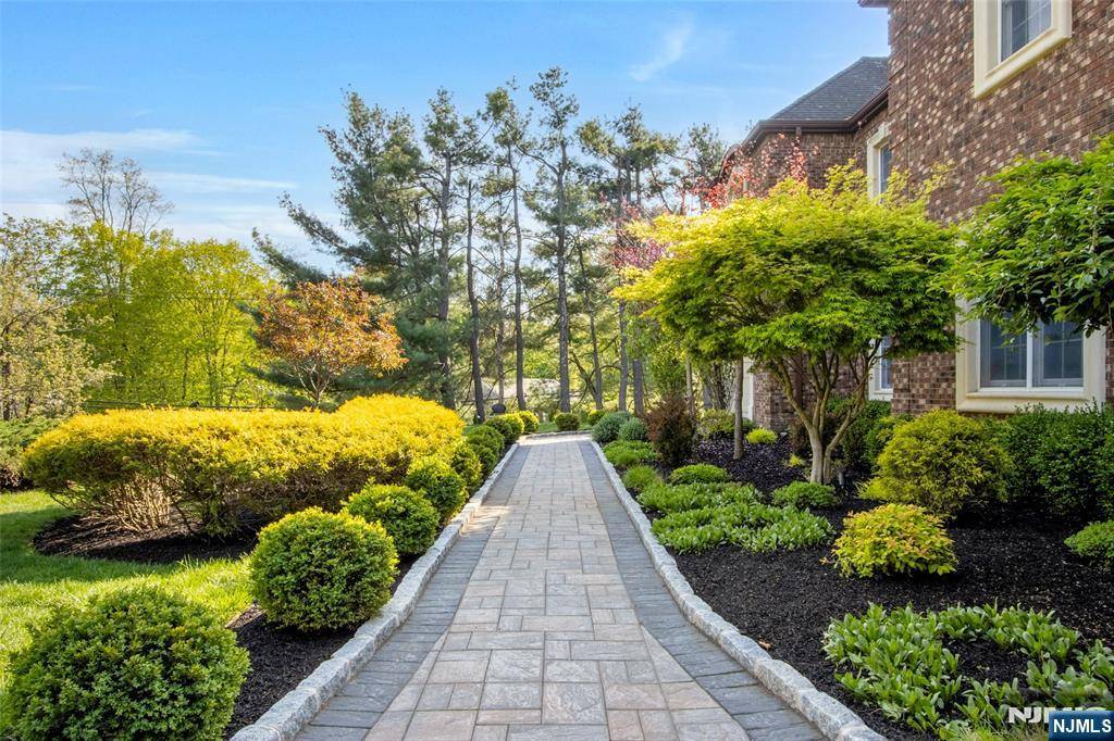 Franklin Lakes, NJ 07417,300 Skyridge RD