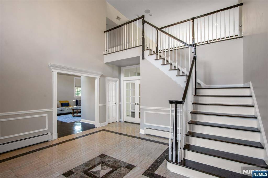 Franklin Lakes, NJ 07417,300 Skyridge RD