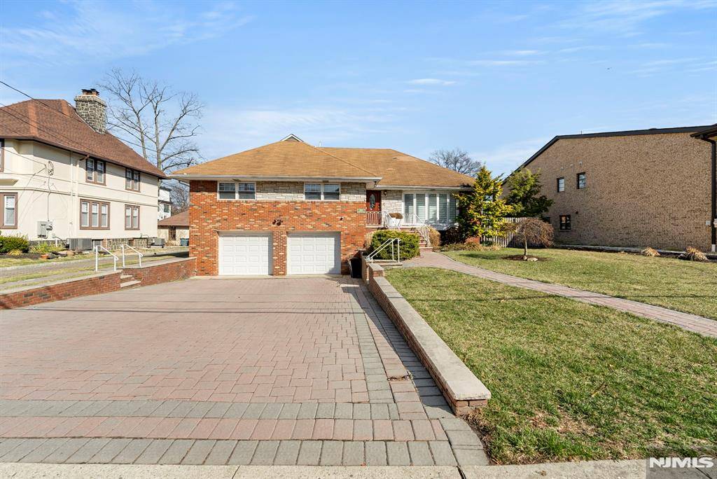 Fort Lee, NJ 07024,1070 Cumbermeade RD