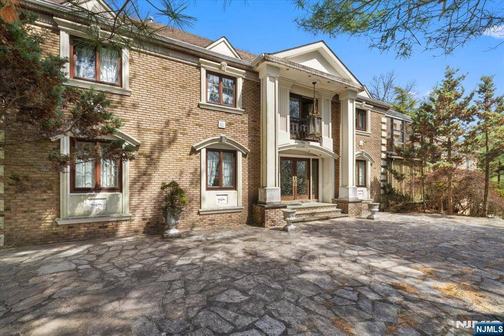 Saddle River, NJ 07458,12 E Saddle River RD
