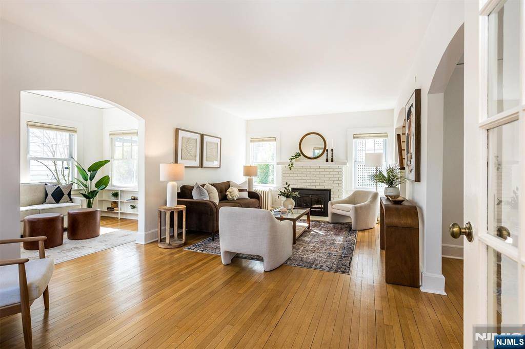 Montclair, NJ 07042,218 Grove ST