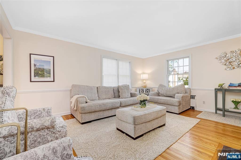 Glen Rock, NJ 07452,125 Greenway RD