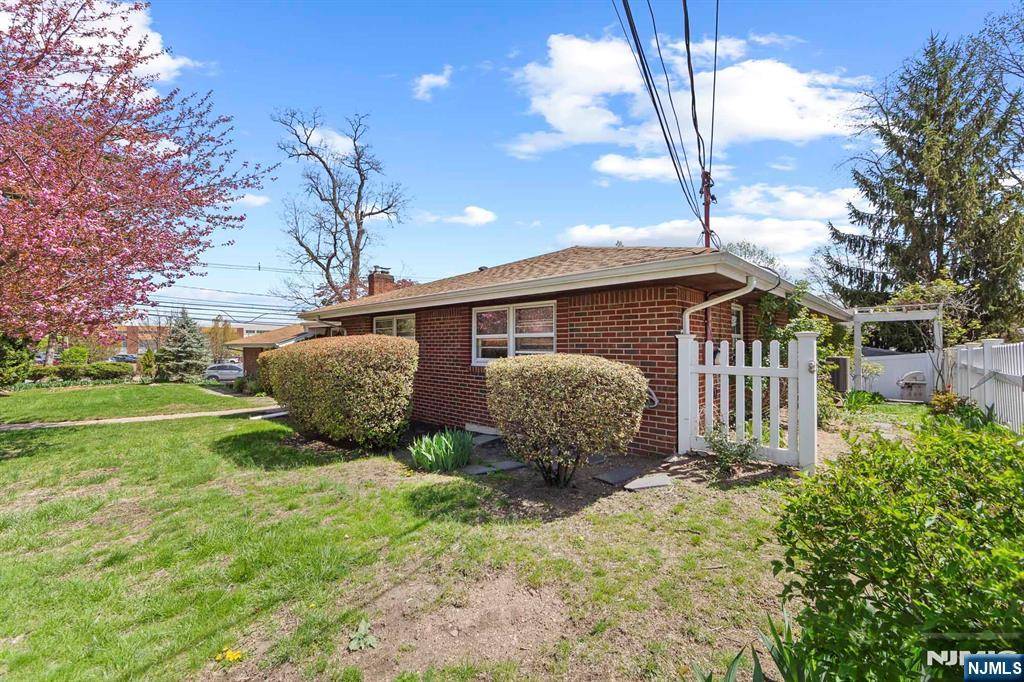 Maywood, NJ 07607,868 Oak AVE