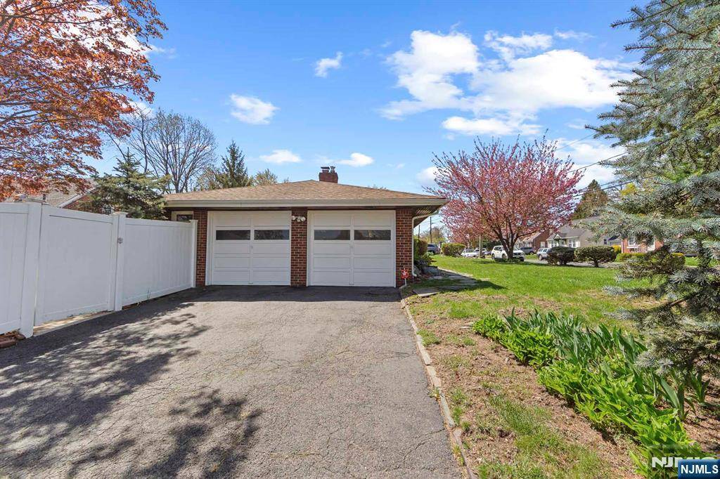 Maywood, NJ 07607,868 Oak AVE