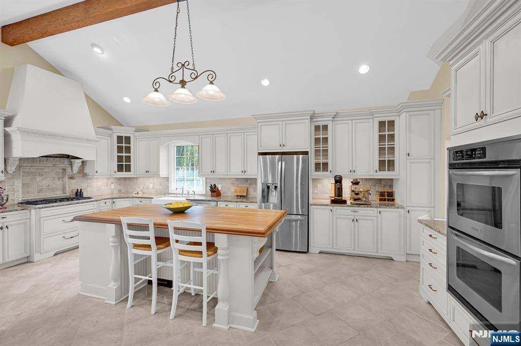 West Milford, NJ 07480,28 Bisset DR