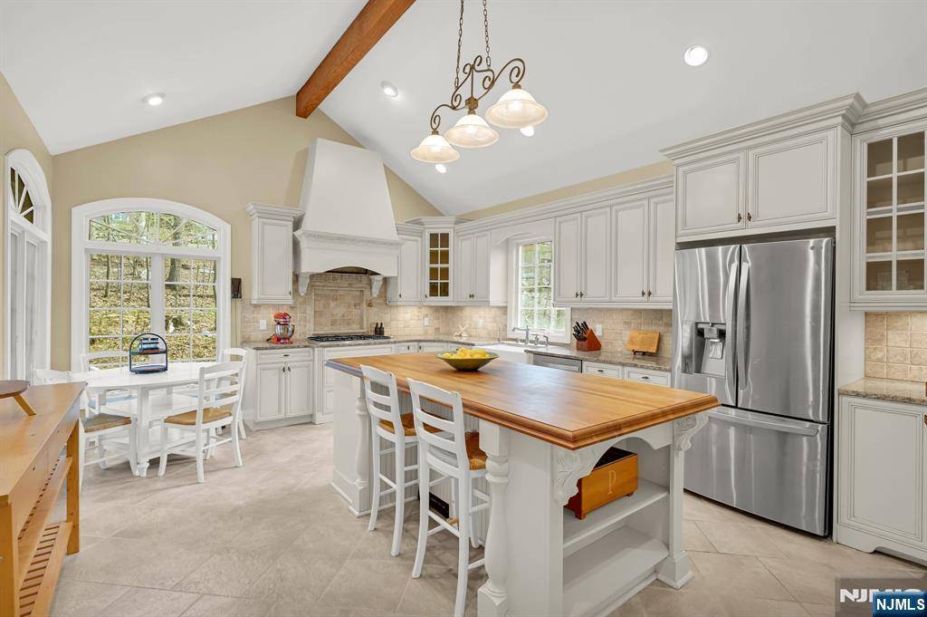 West Milford, NJ 07480,28 Bisset DR