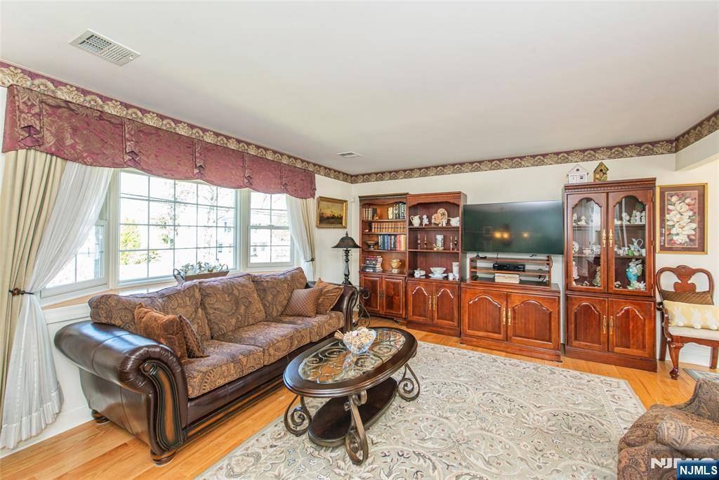 Pompton Lakes, NJ 07442,135 Romain AVE