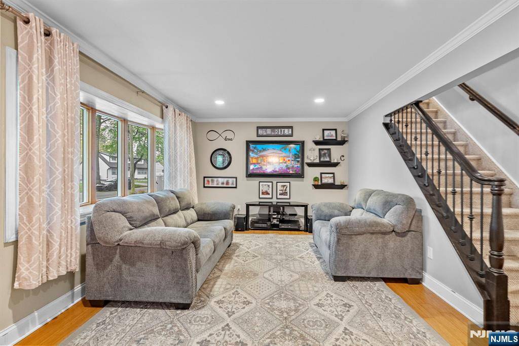 Paramus, NJ 07652,642 Falmouth AVE