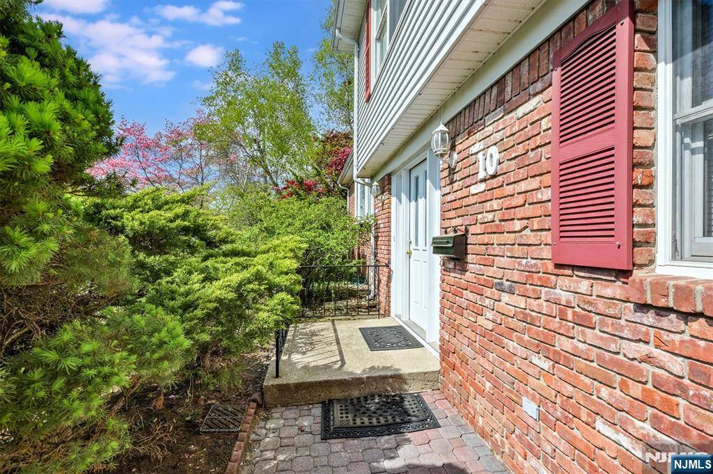 Wayne, NJ 07470,10 Emerson PL