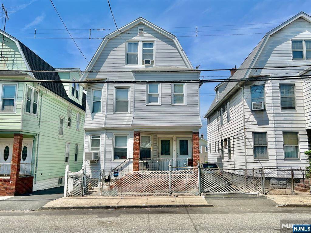 Kearny, NJ 07032,61 Maple ST