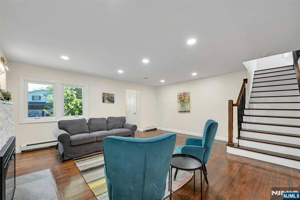 Teaneck, NJ 07666,423 Forest AVE