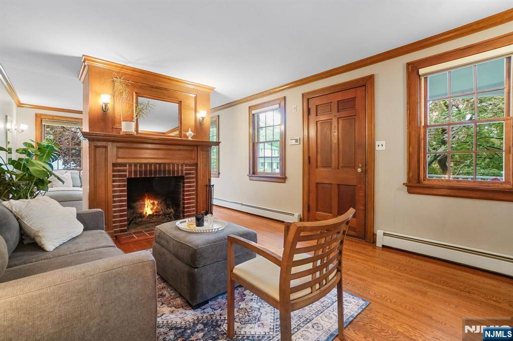 Midland Park, NJ 07432,4 Westview PL