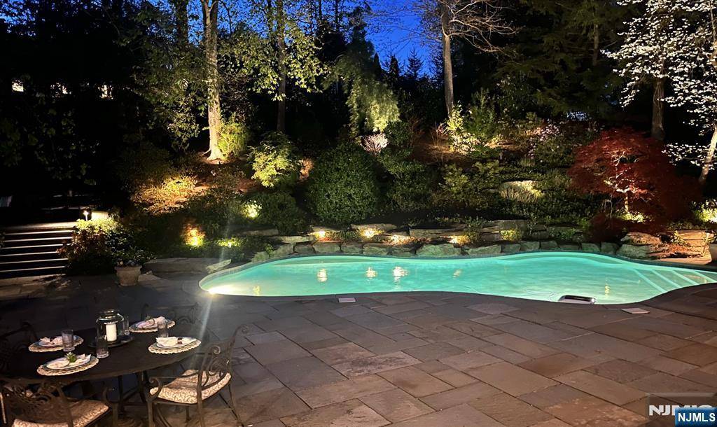 Wyckoff, NJ 07481,345 W Shore DR