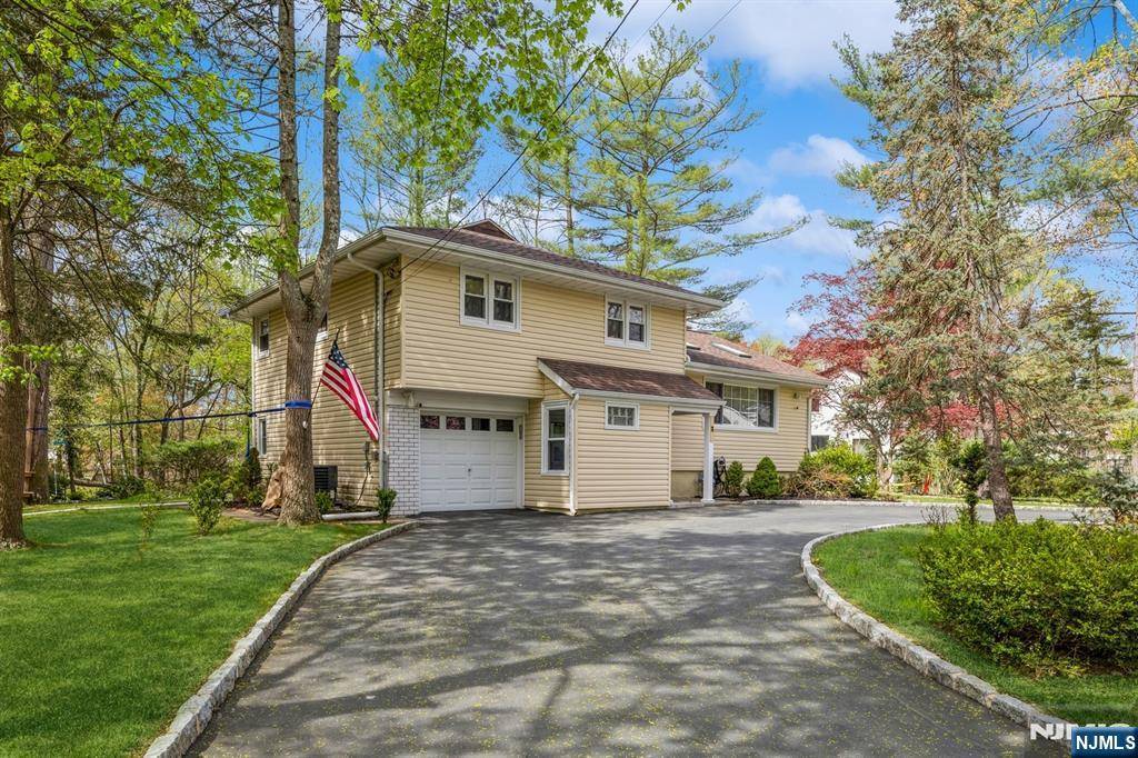Demarest, NJ 07627,11 Meadow ST