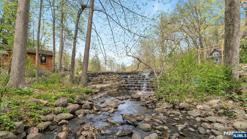 Upper Saddle River, NJ 07458,17 Hillside AVE