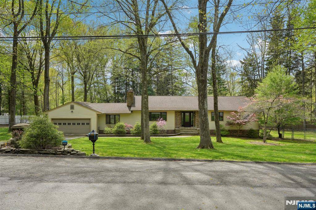 Upper Saddle River, NJ 07458,23 Plymouth DR