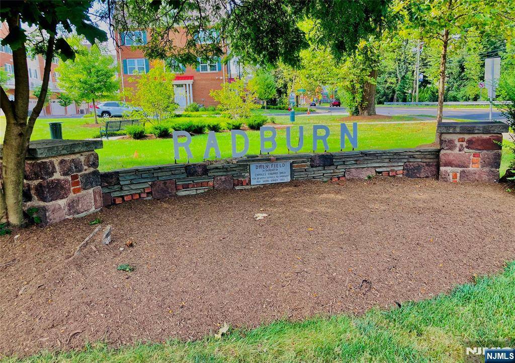 Fair Lawn, NJ 07410,10 Bolton PL