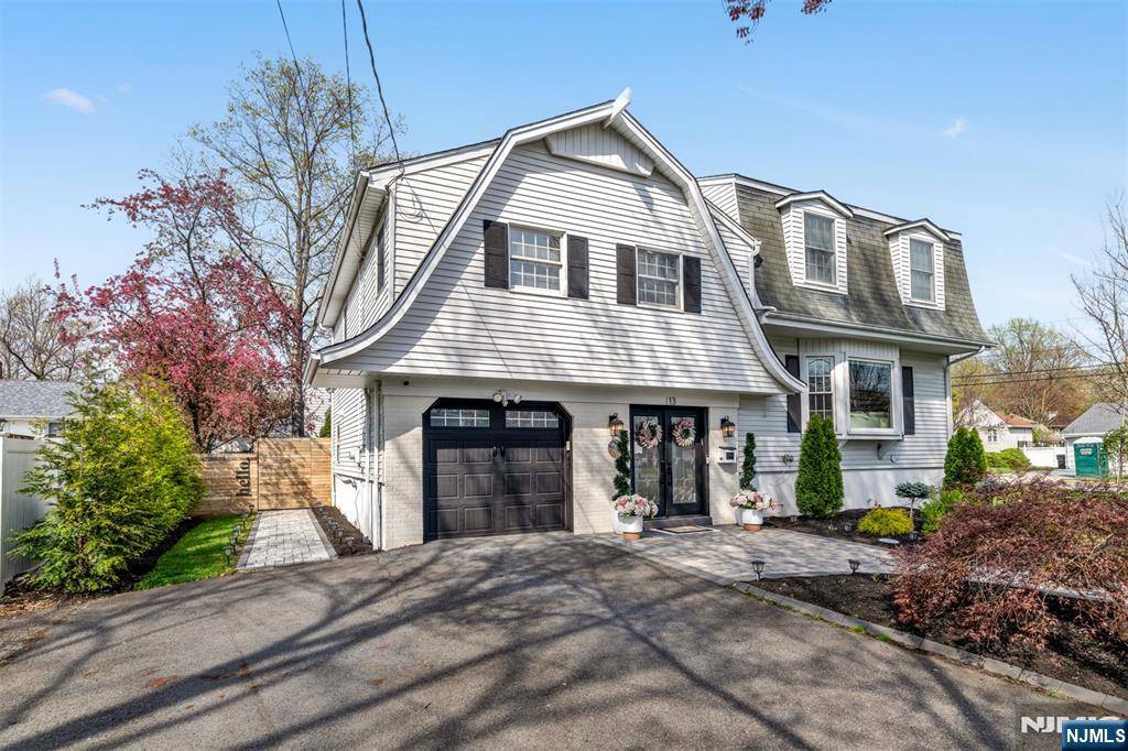 Paramus, NJ 07652,13 Dogwood CT