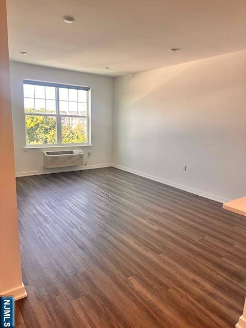 East Rutherford, NJ 07073,480 Paterson AVE #404