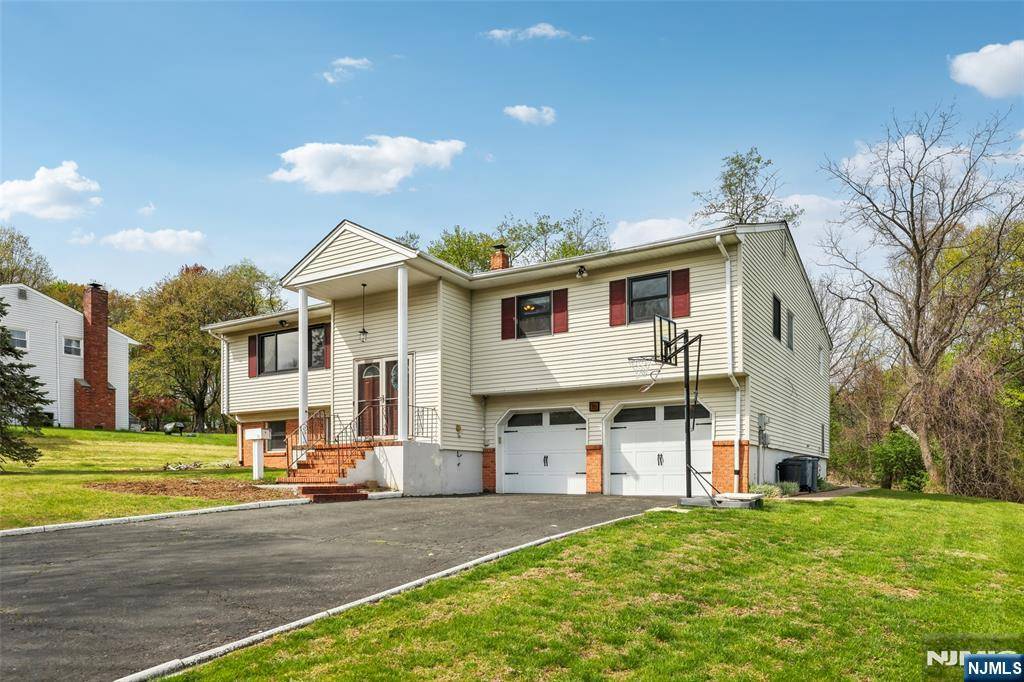 Verona, NJ 07044,16 Laurel CT