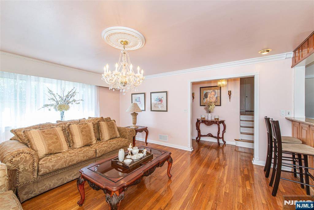 Clifton, NJ 07013,20 Lennon PL