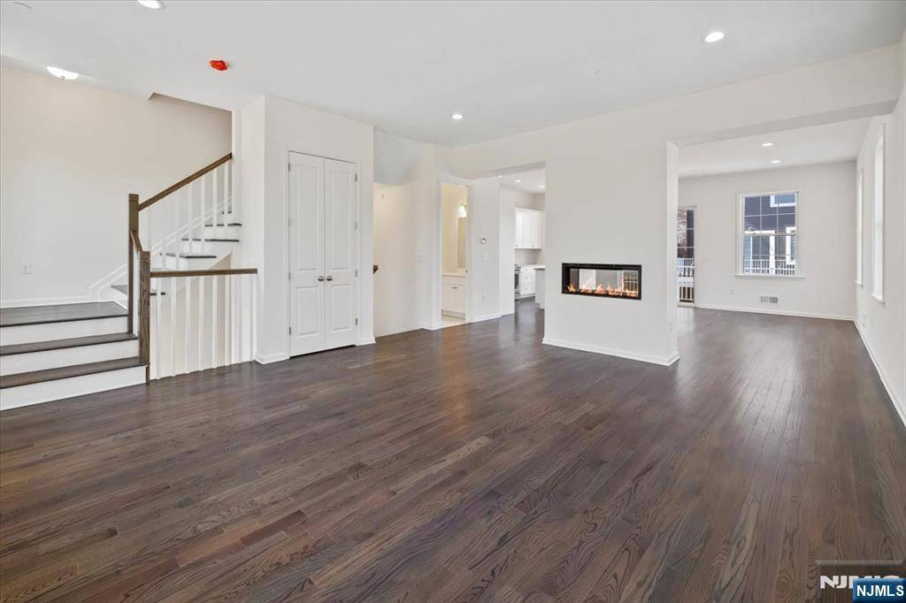 Teaneck, NJ 07666,76 Parkside LN