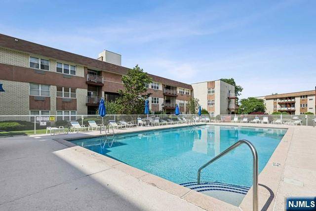 Edgewater, NJ 07020,1111 River RD #C6