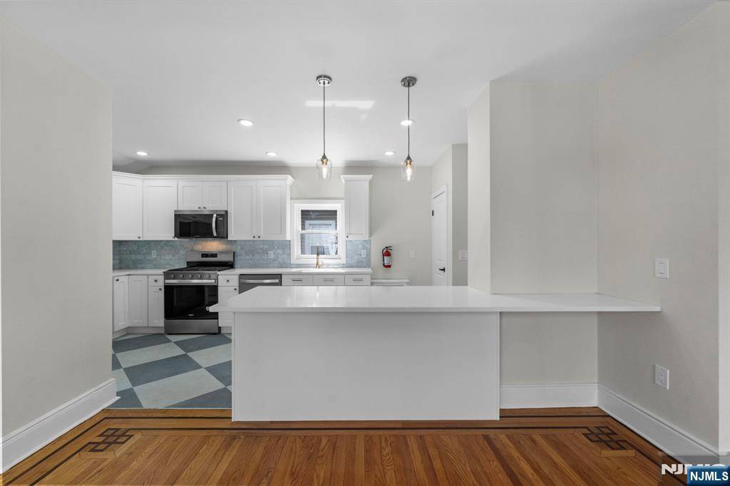 Lyndhurst, NJ 07071,147 Page AVE