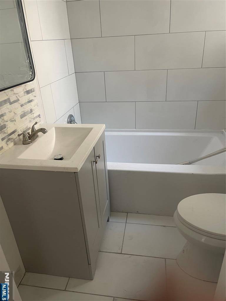 Englewood, NJ 07631,300 Forest AVE #2