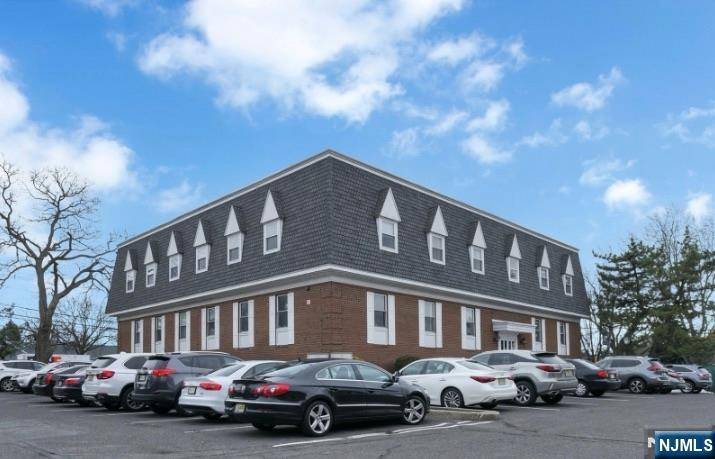 Wayne, NJ 07470,573 Valley RD #9B