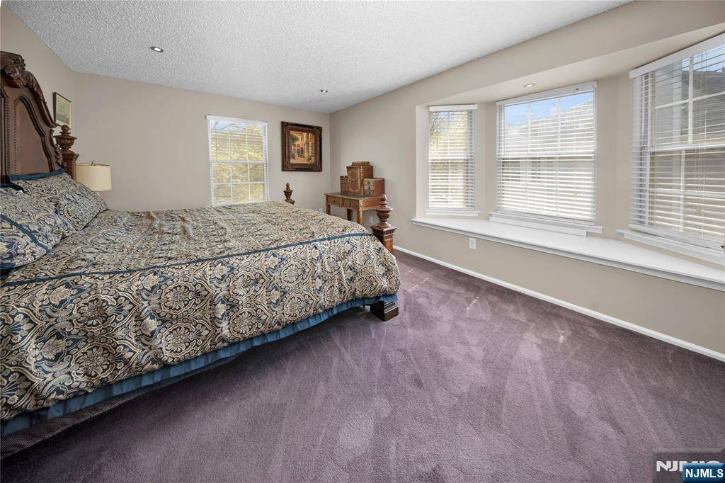 Mahwah, NJ 07430,302 Linden ST