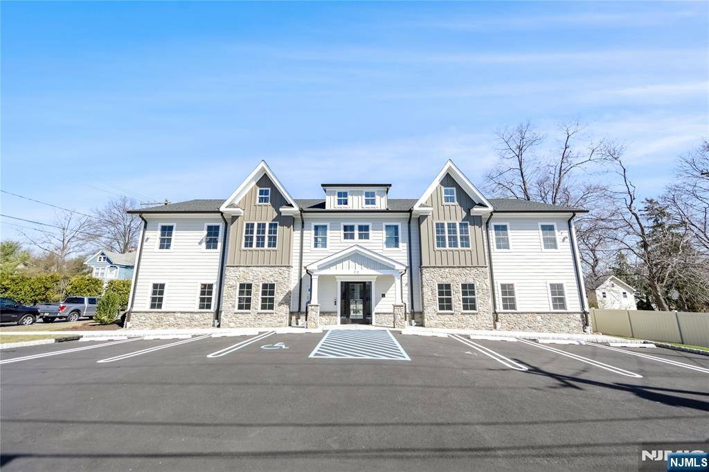 Allendale, NJ 07401,22 Maple ST ##1