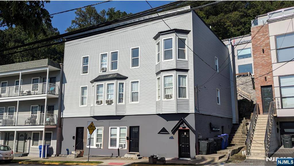 Edgewater, NJ 07020,154 Undercliff AVE #4