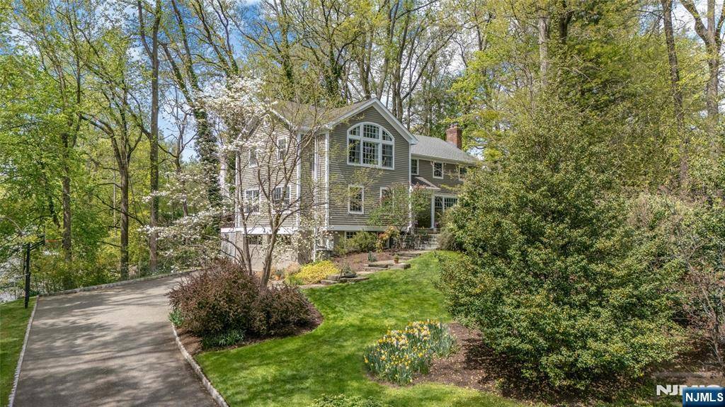 Millburn, NJ 07078,27 Inverness CT