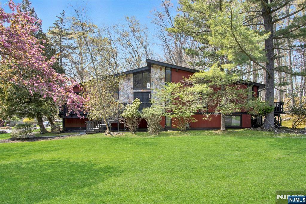 River Vale, NJ 07675,301 Hanna RD