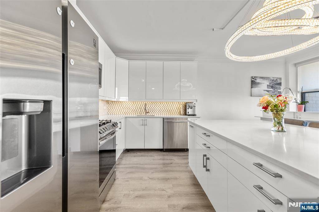 Guttenberg, NJ 07093,7002 Boulevard East #43A
