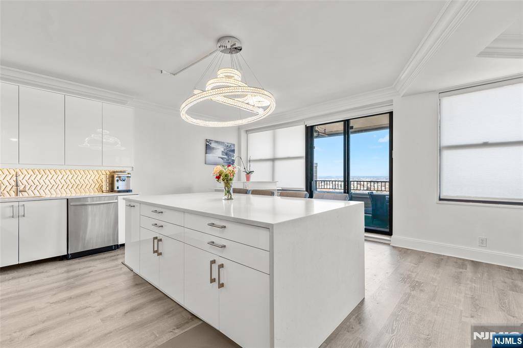 Guttenberg, NJ 07093,7002 Boulevard East #43A